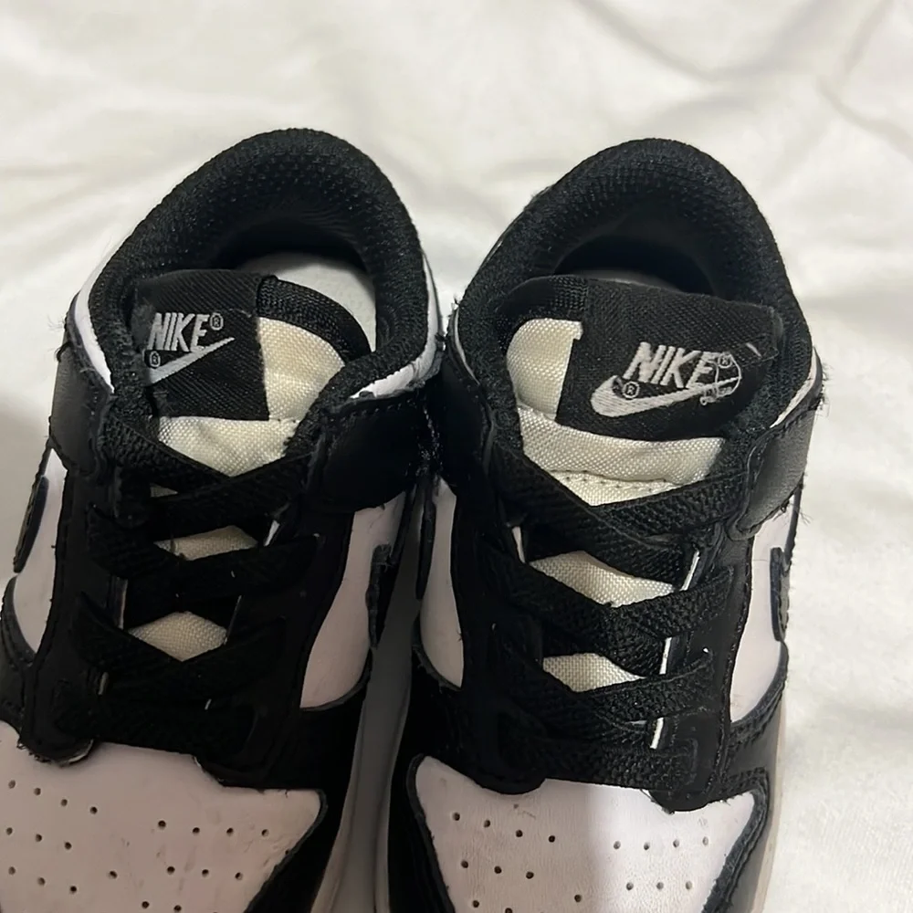 NIKE Dunk Low Panda Sneaker
